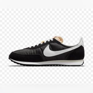 Nike  - Waffle Trainer 2
- Black/White - size Men 6 - women 7.5